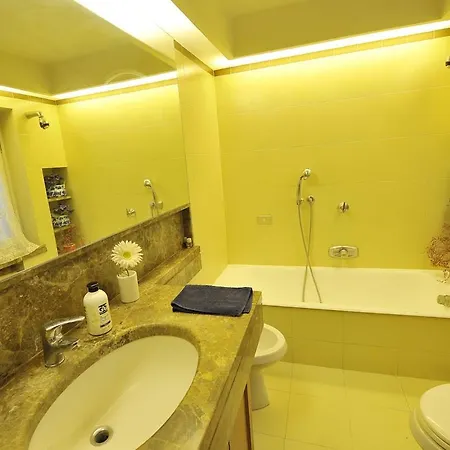 Lovelly On The Sea Side * Βιαρέτζιο